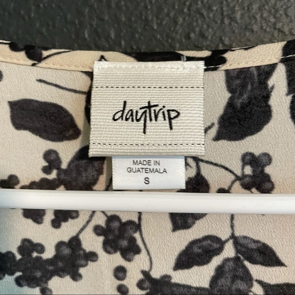 DayTrip Navy and Cream Floral Romper - Picture 2 of 3